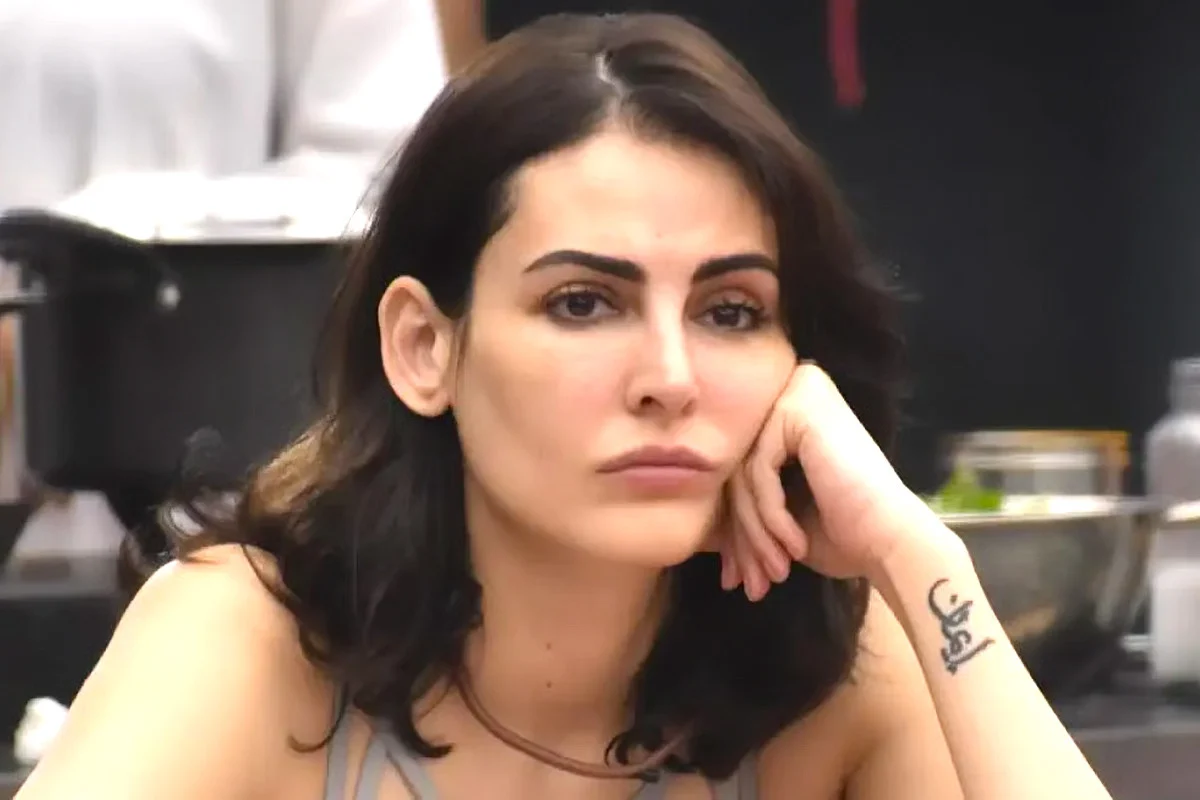 যুক্তরাষ্ট্রের মদদে পুড়ছে তেহরান, সরব বলিউডের ইরানি অভিনেত্রী মান্দানা