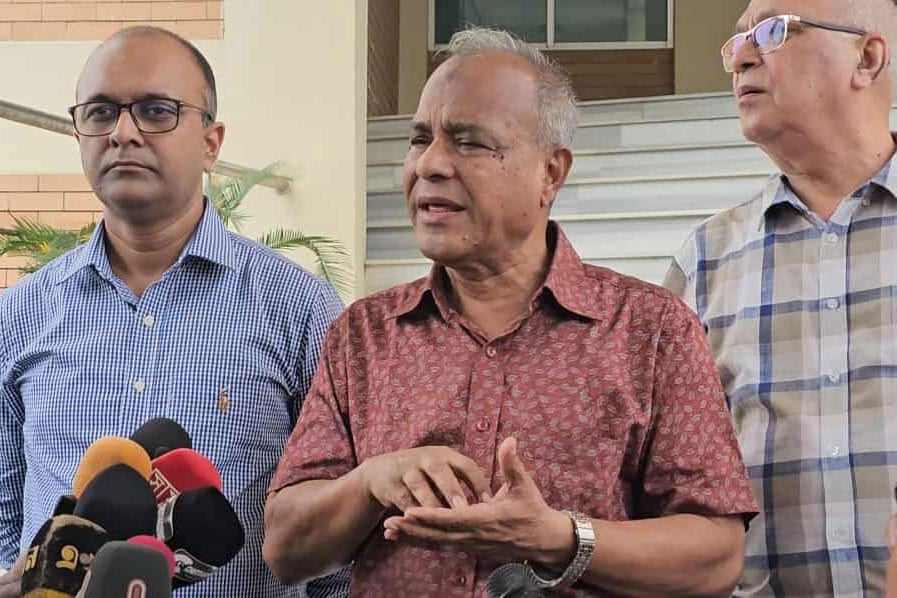 বাহক নয়, মাদকের সঙ্গে জড়িত গডফাদারদের ধরতে হবে: স্বরাষ্ট্র উপদেষ্টা