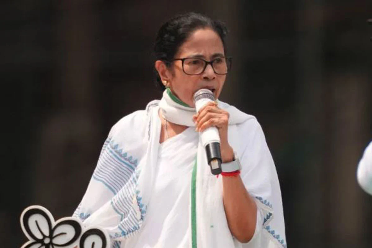 পশ্চিমবঙ্গে ভাষা আন্দোলনের ডাক মমতার