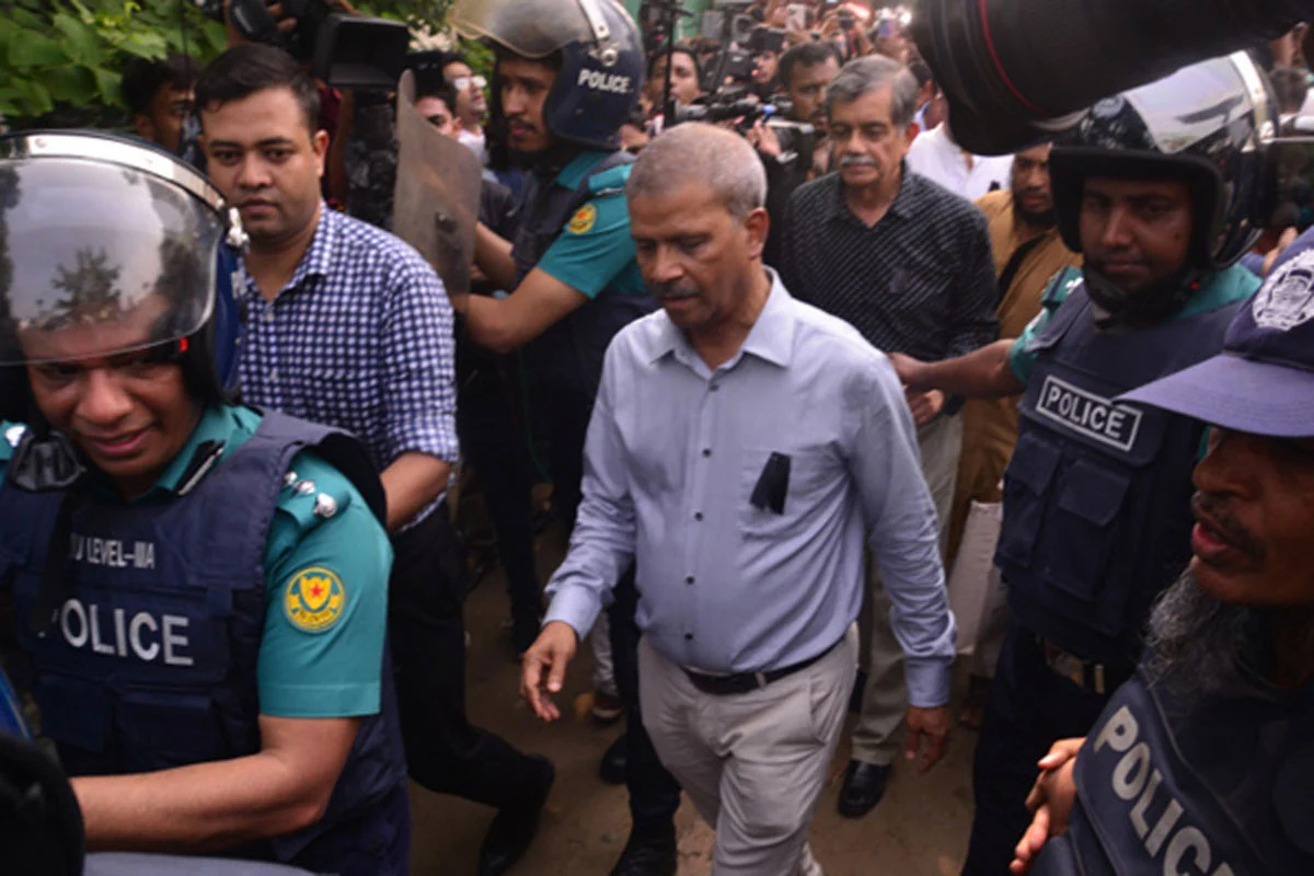 চেষ্টা করেও মাইলস্টোন থেকে বের হতে পারলেন না দুই উপদেষ্টা