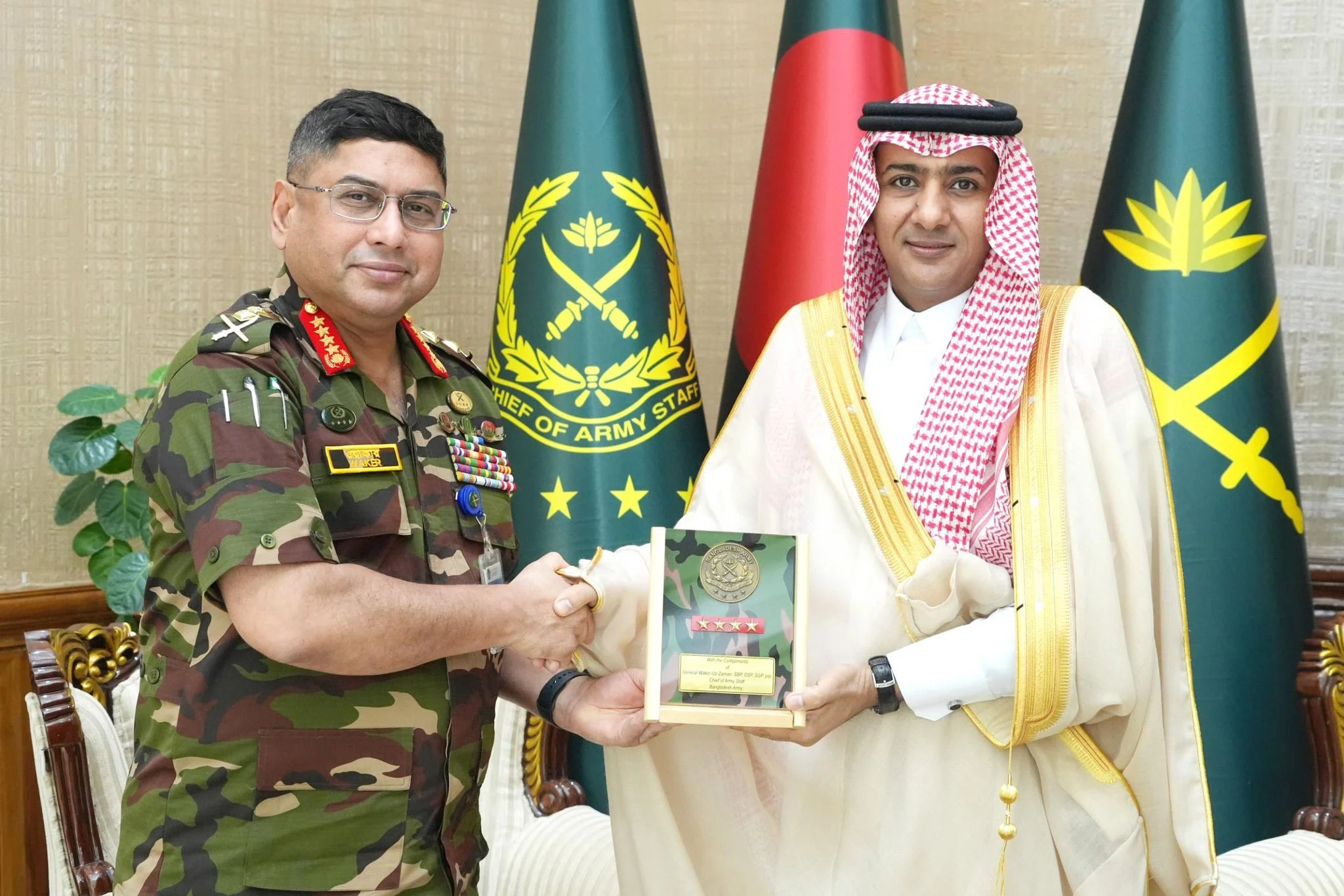সেনাপ্রধানের সঙ্গে সৌদি রাষ্ট্রদূতের সৌজন্য সাক্ষাৎ