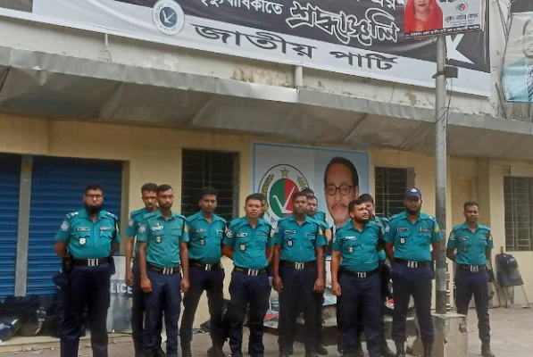 সকাল থেকেই কাকরাইলে জাপার কার্যালয়ের সামনে পুলিশের অবস্থান