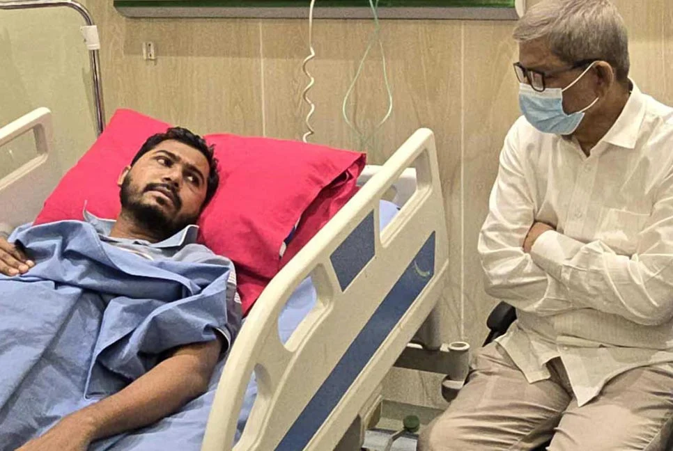 নুরকে দেখতে হাসপাতালে মির্জা ফখরুল