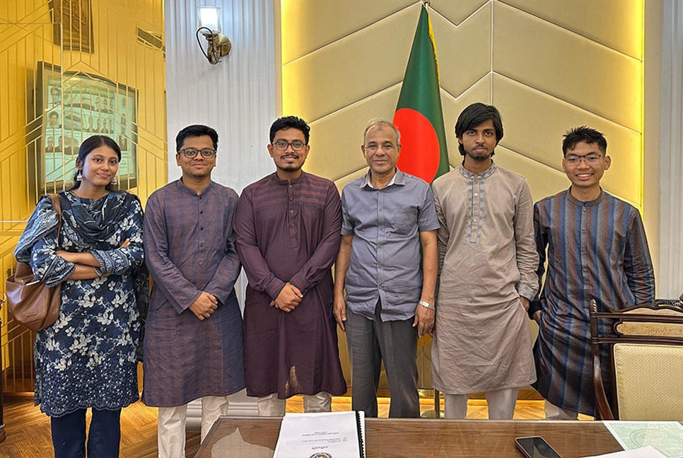 স্বরাষ্ট্র উপদেষ্টার সঙ্গে ডাকসু নেতাদের সাক্ষাৎ