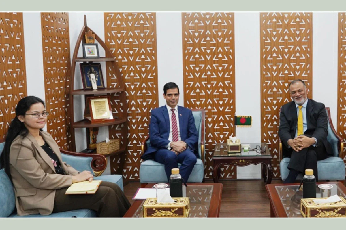 বিশ্বে বাংলাদেশের পাটপণ্য ও কাঁচা পাটের চাহিদা রয়েছে: বাণিজ্য উপদেষ্টা