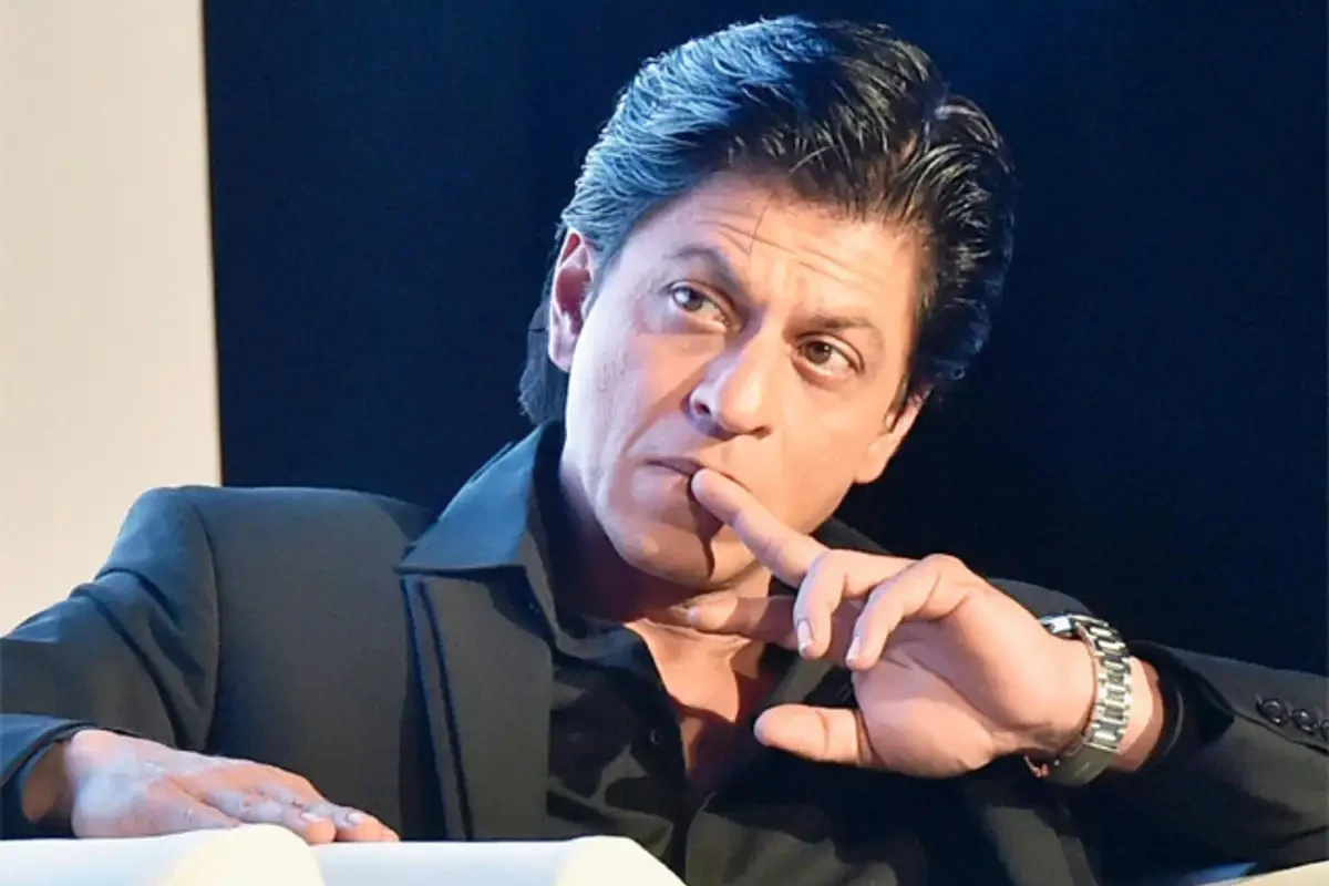 আচমকা শাহরুখের গালে চড়, হকচকিয়ে যান কিং খান