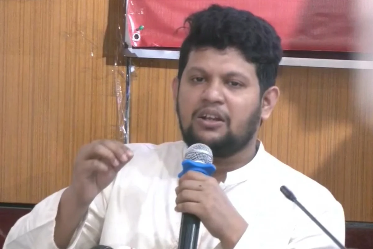 সংঘাতের জন্য সবাই মুখিয়ে আছে : তথ্য উপদেষ্টা