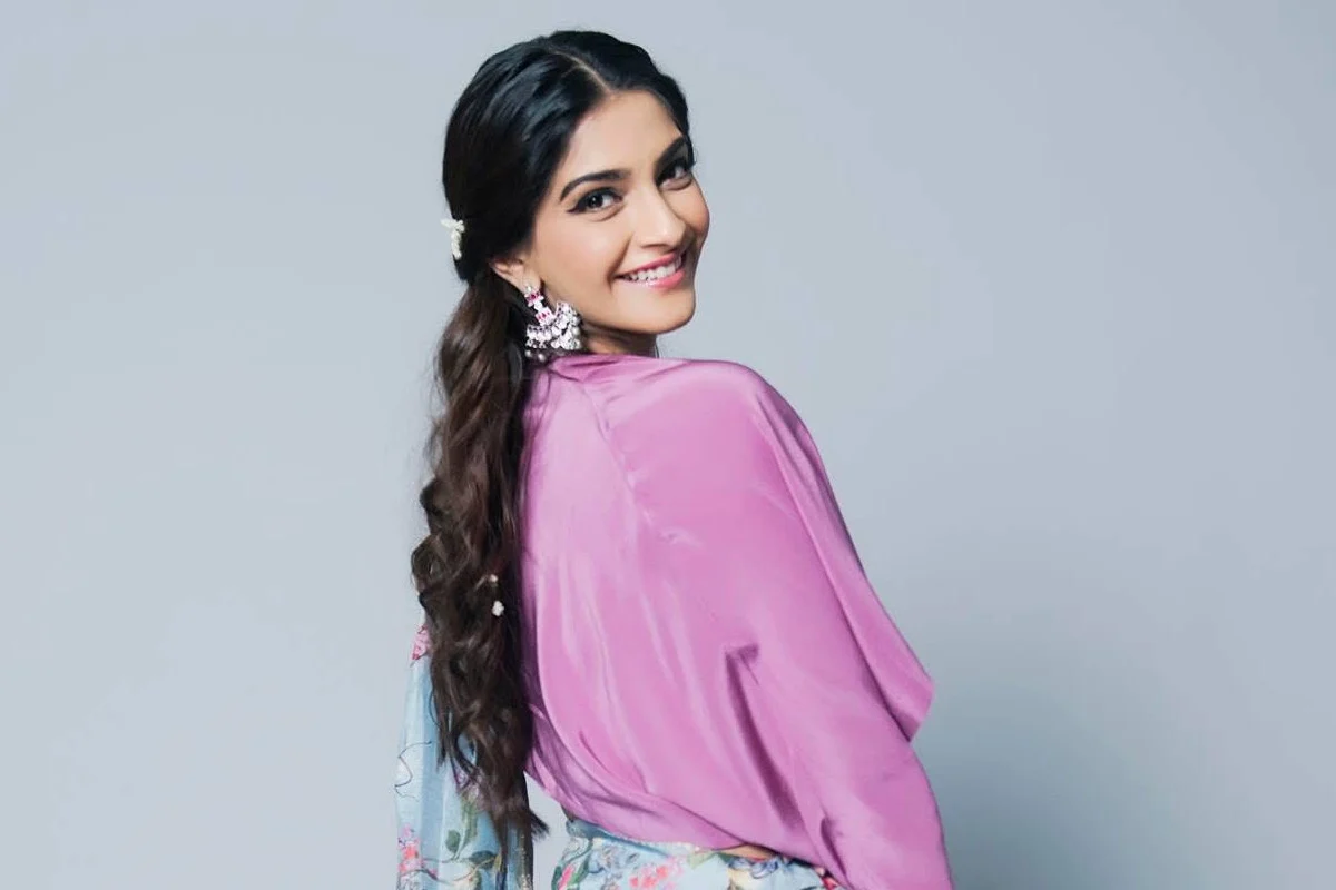 ফের মা হচ্ছেন অভিনেত্রী, ‘দ্বিগুণ ঝামেলা’ বলছেন স্বামী