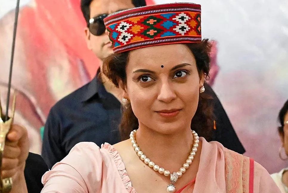 প্রতিপক্ষকে ধরাশায়ী করে জিতলেন কঙ্গনা