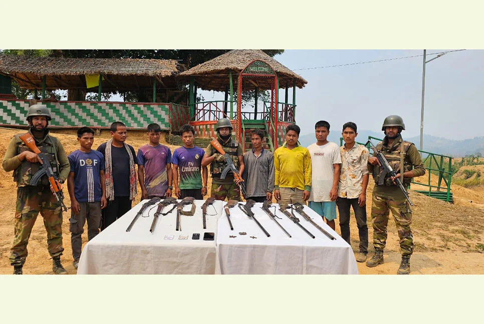 অস্ত্র ও গোলাবারুদসহ ৮ কেএনএফ সন্ত্রাসী আটক