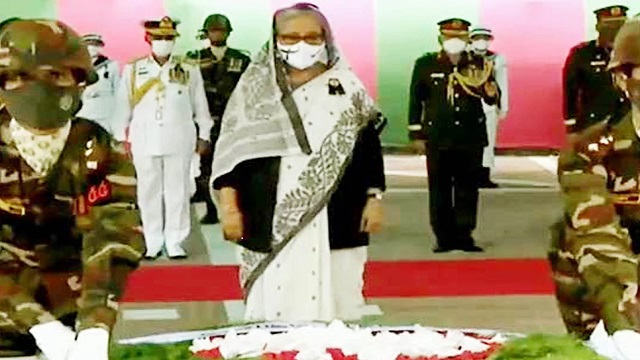 টুঙ্গিপাড়ায় জাতির পিতার সমাধিতে প্রধানমন্ত্রীর শ্রদ্ধা নিবেদন