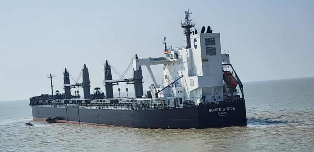 প্রথমবারের মতো যুক্তরাষ্ট্র থেকে গম নিয়ে চট্টগ্রাম বন্দরে জাহাজ