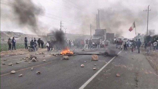 বিক্ষোভে অশান্ত পেরু, পার্লামেন্ট বিলুপ্তি ও আগাম নির্বাচনের দাবি