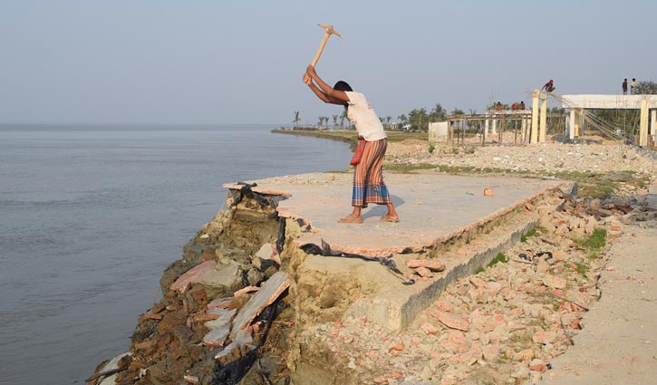 যে দ্বীপে এখন শুধু কান্নার ধ্বনি!