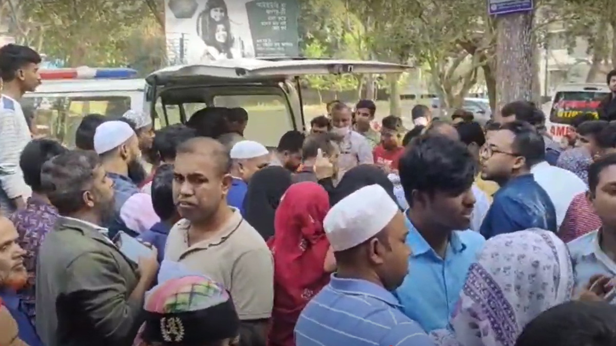 নরসিংদীতে চেয়ারম্যানের বাড়িতে হামলা-গুলি, নারী নিহত