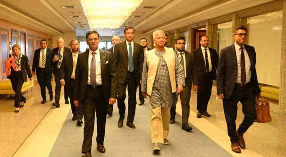 রোম থেকে দেশের পথে প্রধান উপদেষ্টা