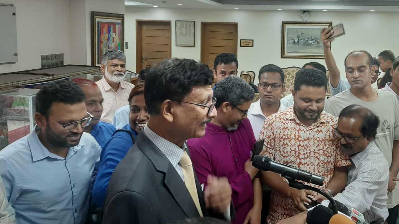 ৭১ ইস্যুতে ইসহাক দারের মন্তব্যের সঙ্গে একমত নয় বাংলাদেশ: পররাষ্ট্র উপদেষ্টা