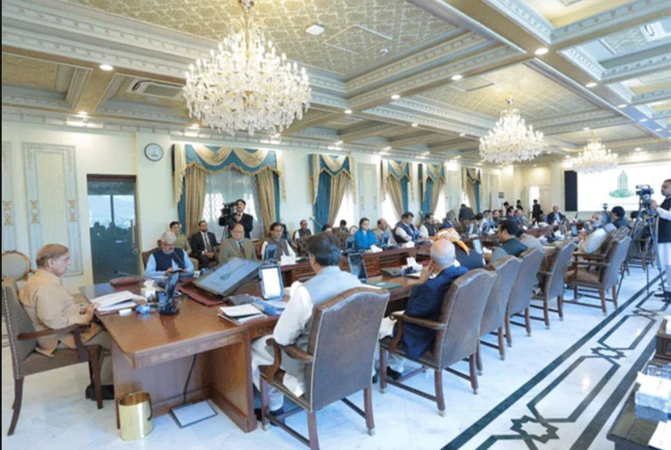 ঋণখেলাপি থেকে বাঁচতে রাষ্ট্রীয় সম্পদ বিক্রি করছে পাকিস্তান