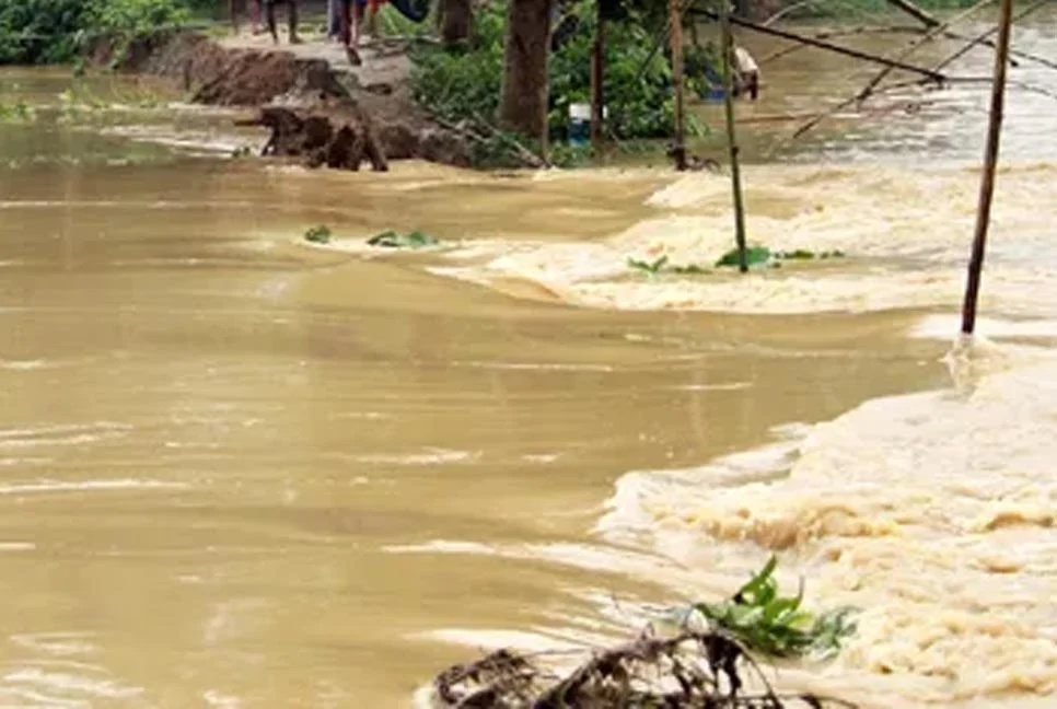 দেশে বন্যায় মৃত্যু বেড়ে ১০২