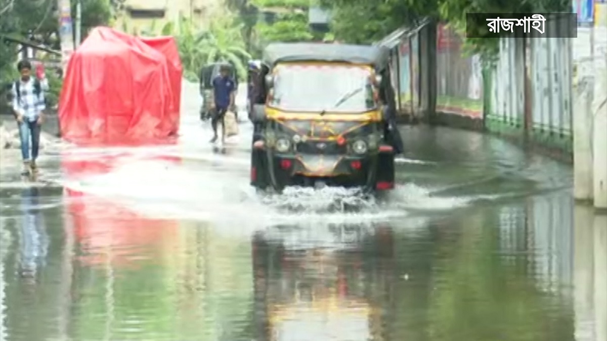 ভারী বৃষ্টিতে কয়েক জেলায় জলাবদ্ধতা, গাজীপুরে পৃথক ঘটনায় দেয়াল ধসে নিহত ৩