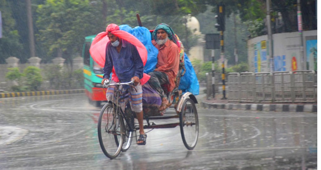 অবিরাম বৃষ্টিতে রাজধানীবাসীর ভোগান্তি চরমে