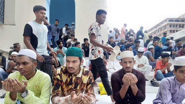 বঙ্গবাজারে ক্ষতিগ্রস্তদের জন্য বায়তুল মোকাররমে দোয়া