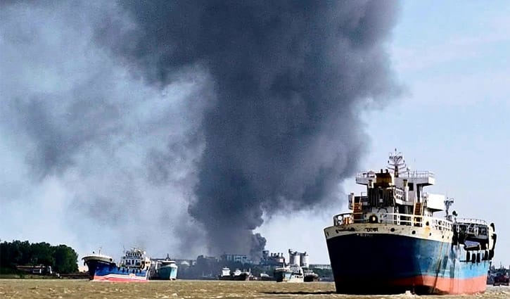 কর্ণফুলী ইপিজেডে কারখানায় আগুন, কাজ করছে ৮ ইউনিট