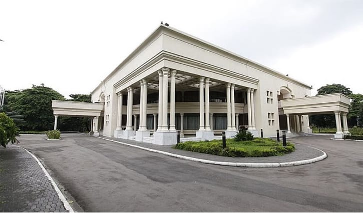 যমুনায় প্রধান উপদেষ্টার সঙ্গে বৈঠকে ১৪ রাজনৈতিক দল-জোট