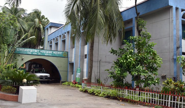 খুলনায় প্রকাশ্যে গুলি ও কুপিয়ে চরমপন্থী নেতাকে হত্যা