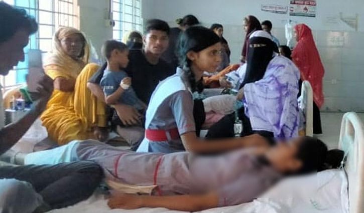 কোটালীপাড়ায় শ্রেণিকক্ষে দুর্গন্ধ, ২০ শিক্ষার্থী অসুস্থ