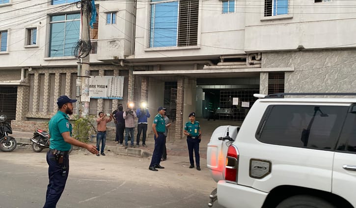 বিচারকের বাসায় দুর্বৃত্তদের হামলা, স্কুলপড়ুয়া ছেলে নিহত