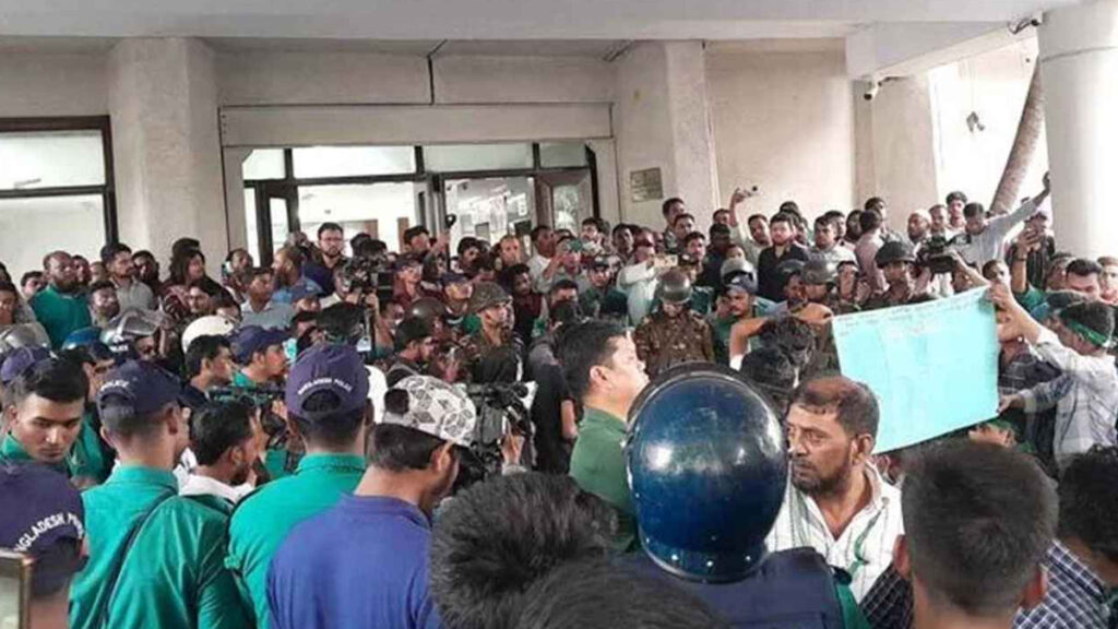 সচিবালয়ে গ্রেফতার ২৬ শিক্ষার্থীকে, নতুন আরেক মামলায় গ্রেফতার দেখানোর আদেশ