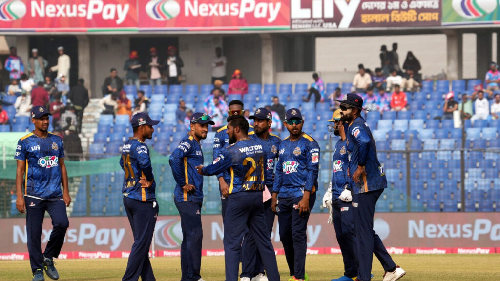 চিটাগং কিংসকে ৮ উইকেটে হারিয়েছে ঢাকা ক্যাপিটালস