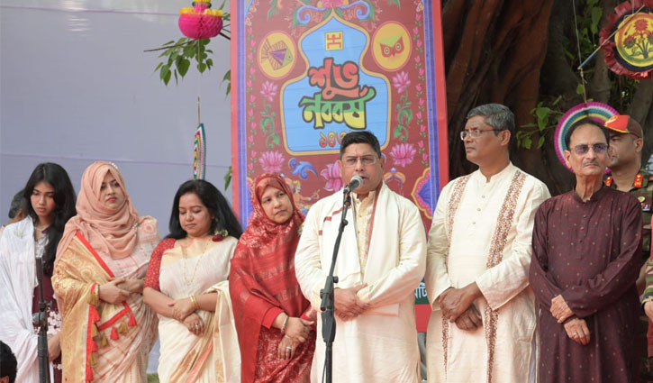 ঢাকেশ্বরী মন্দিরে গিয়ে জাতীয় ঐক্যের বার্তা দিলেন সেনাপ্রধান