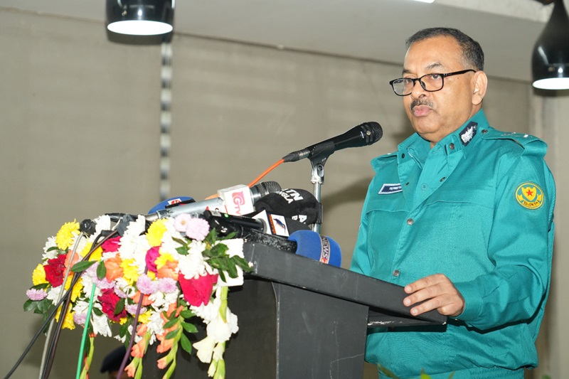 সড়ক অবরোধ করে দাবি আদায়ের চর্চা বন্ধ করতে হবে: ডিএমপি কমিশনার