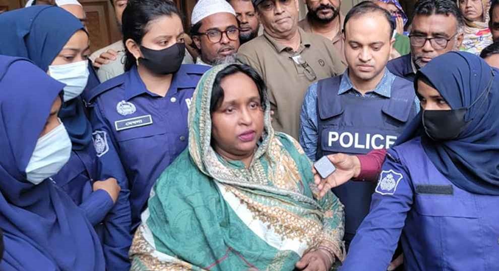 হত্যা মামলায় গ্রেপ্তার দেখিয়ে কারাগারে আইভী