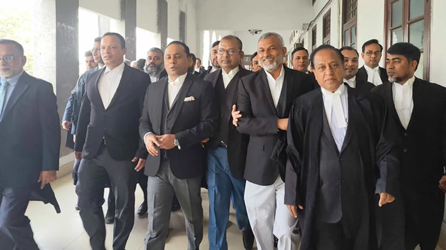 ৭ আইনজীবীর আদালত অবমাননার শুনানি পেছালো