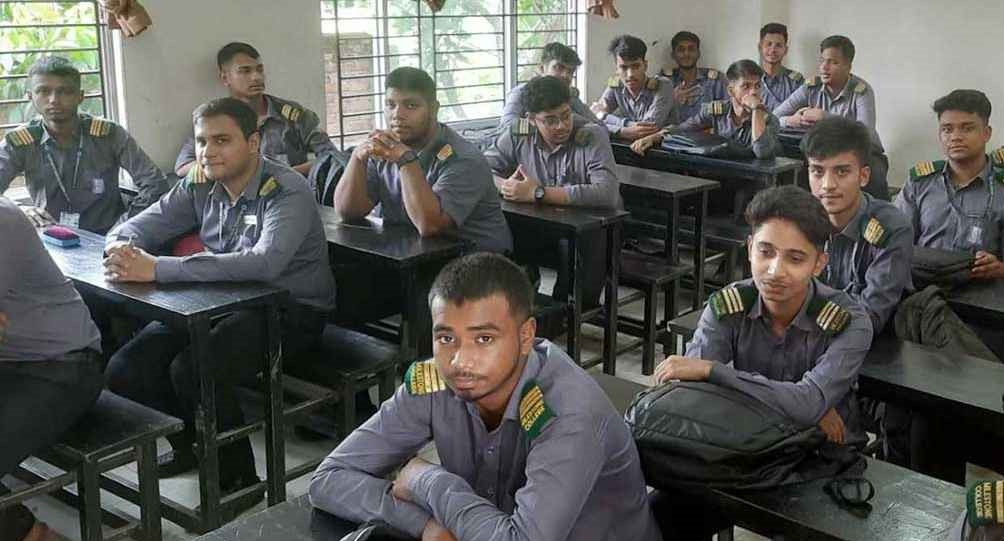 মাইলস্টোনে পাঠদান শুরু, নবম-দ্বাদশের ক্লাস চলছে