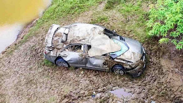 সিলেটে প্রাইভেটকার খালে পড়ে বাবা-মেয়ে নিহত, আহত ৩