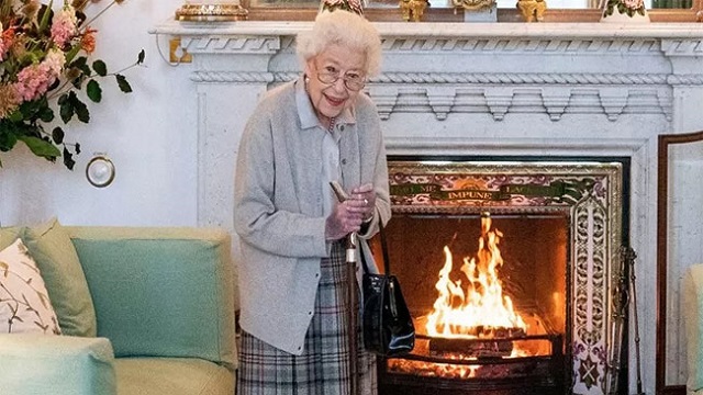 নিজ প্রাসাদে চিকিৎসকদের তত্ত্বাবধানে ব্রিটেনের রানী