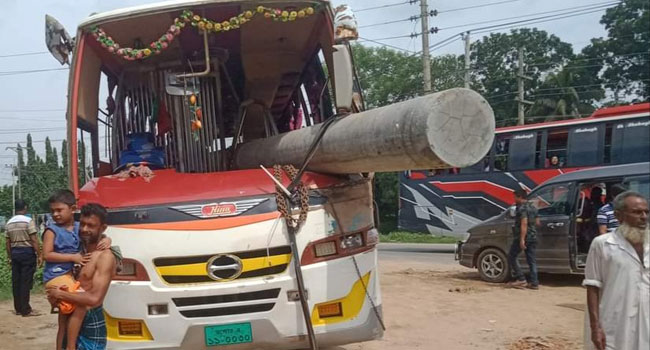 ফরিদপুরে সড়ক দুর্ঘটনায় ২ আহত ২০, আশঙ্কাজনক ৪