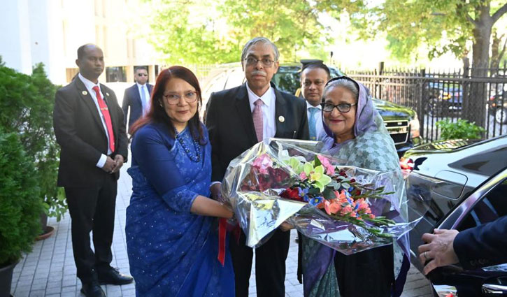 ওয়াশিংটনে বাংলাদেশ দূতাবাস পরিদর্শন প্রধানমন্ত্রীর