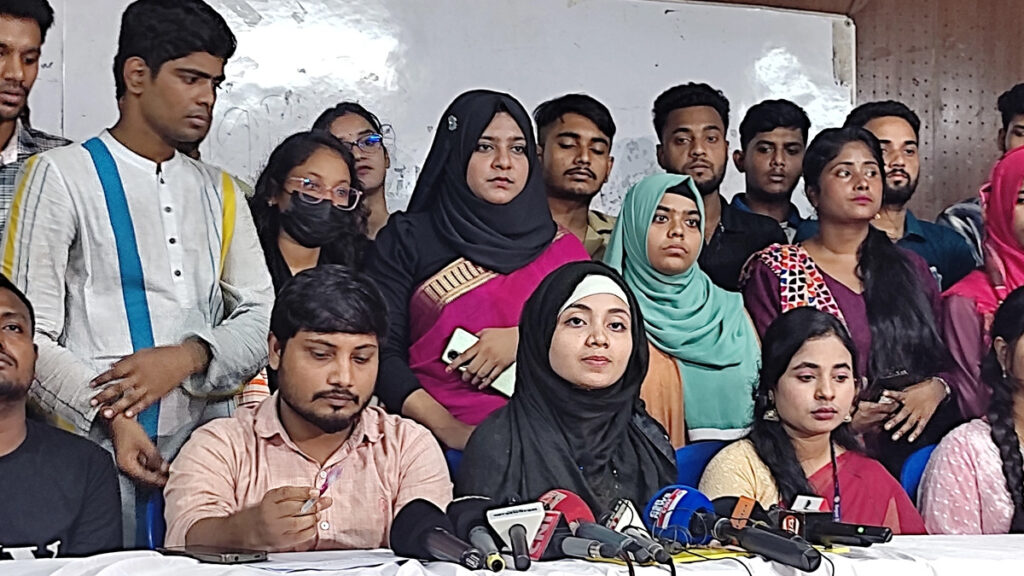 তিন দিনের কর্মসূচি ঘোষণা ৭ কলেজের শিক্ষার্থীদের