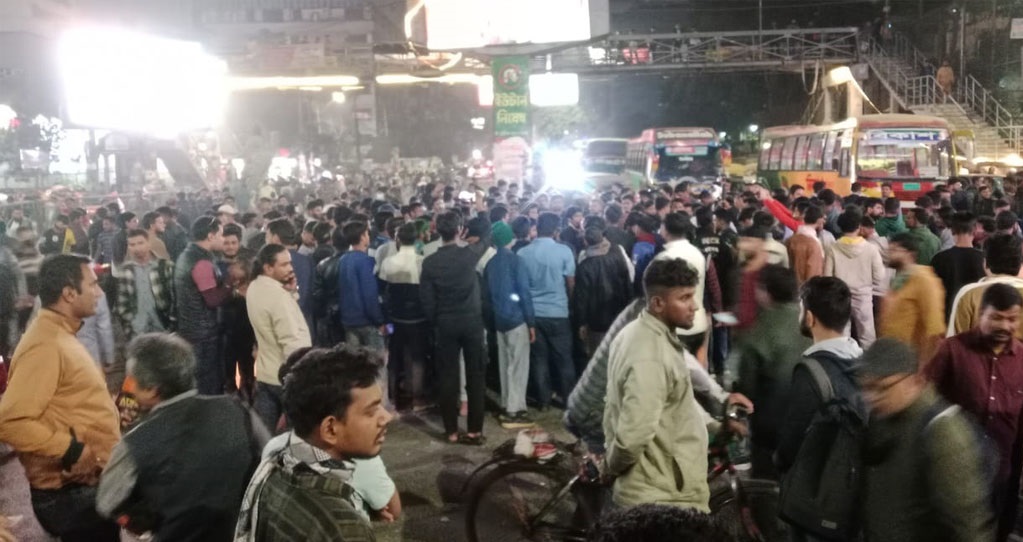 সাত কলেজ শিক্ষার্থীদের ১ ঘণ্টার আল্টিমেটাম