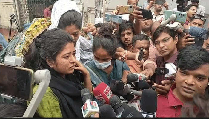 ঘোষণার কয়েক ঘণ্টা পরেই ইডেনের বহিষ্কৃতদের আমরণ অনশন প্রত্যাহার