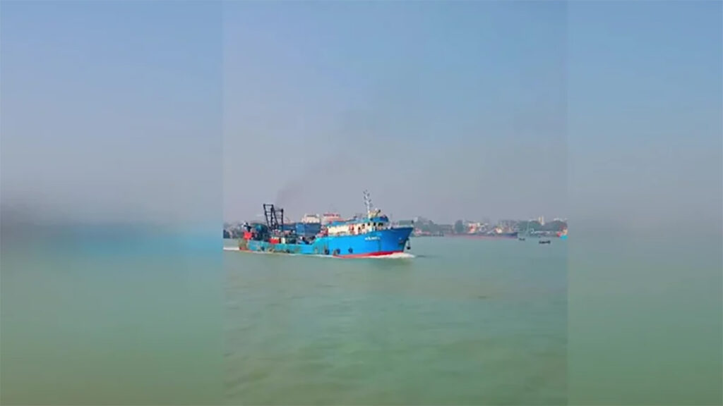 বাংলাদেশের ৭৯ জেলে-নাবিকসহ ২টি জাহাজ ধরে নিয়ে গেছে ভারতীয় কোস্টগার্ড