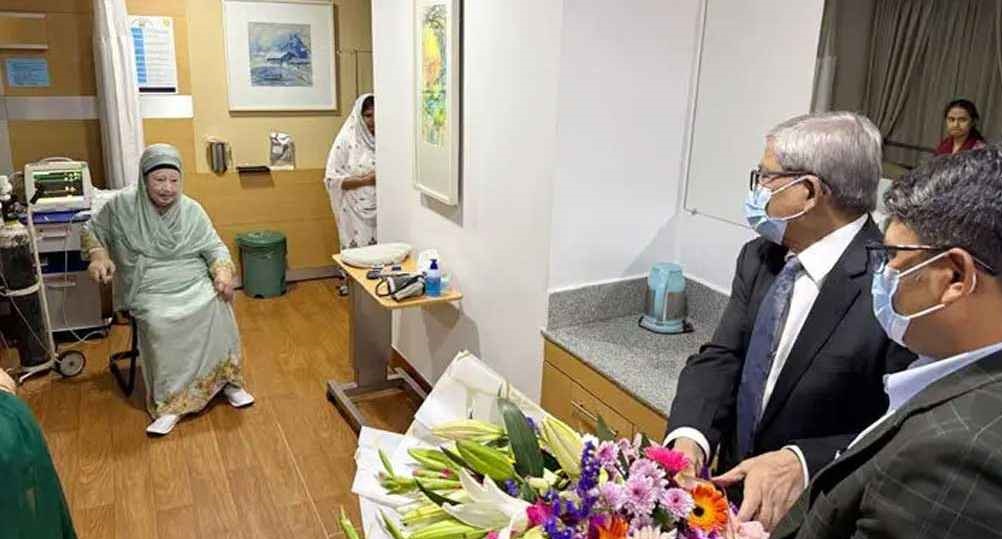 খালেদা জিয়াকে ফুলের তোড়া পাঠালেন ভুটানের প্রধানমন্ত্রী