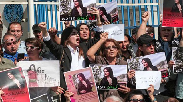 ‘নীতি পুলিশ’ বিলুপ্ত করলো ইরান