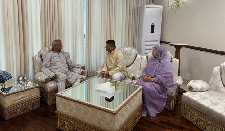 প্রধান উপদেষ্টার সঙ্গে সস্ত্রীক সাক্ষাৎ করেছেন সেনাপ্রধান