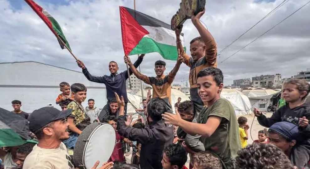 গাজায় ৩৬ এতিমের দায়িত্ব নিলেন এক দম্পতি